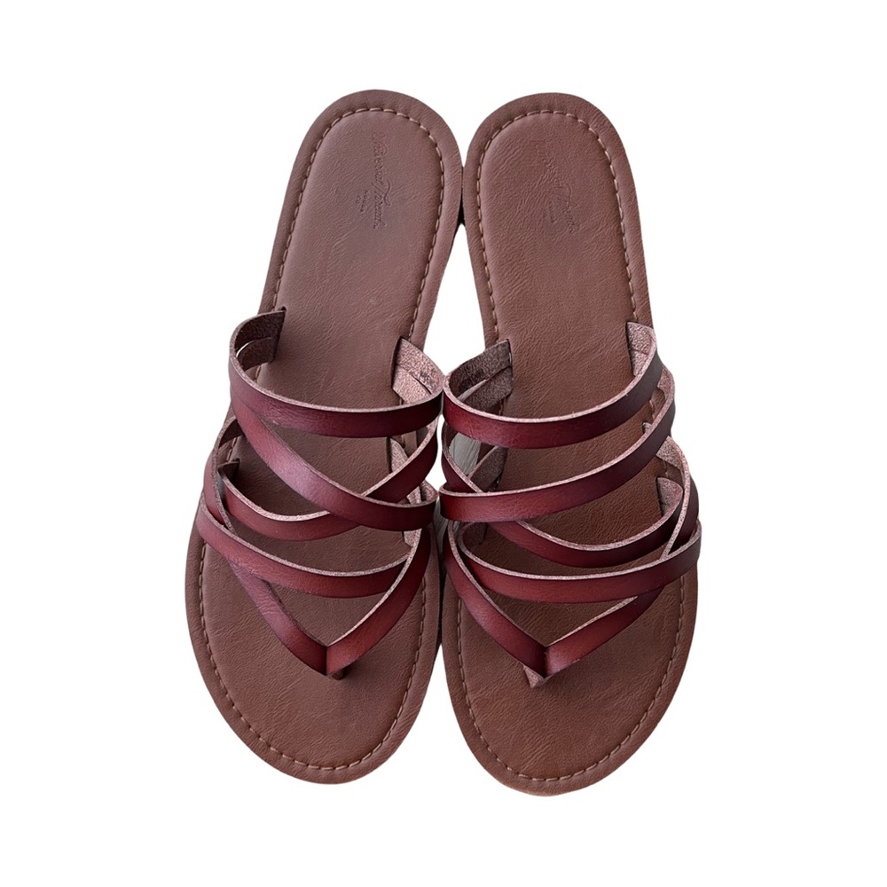Universal Thread Sandals